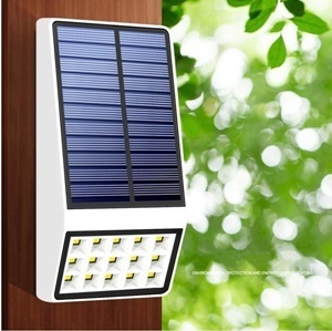 Solar wall light